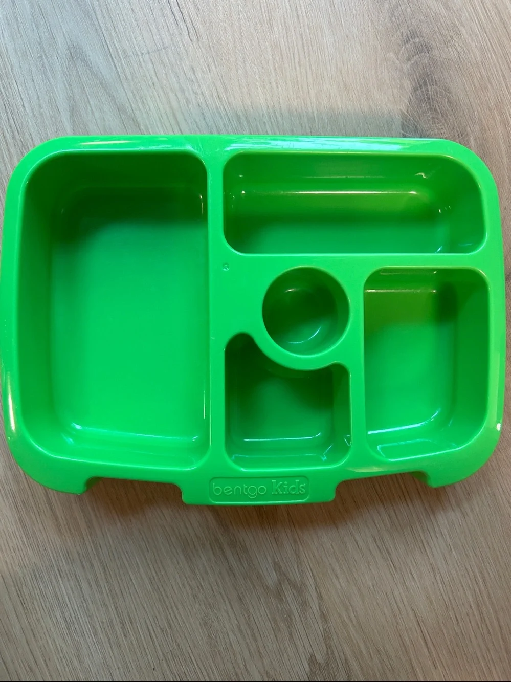 Bentgo-Style Kids Lunchbox Tray 5 Compartment Green plus FREE food picks